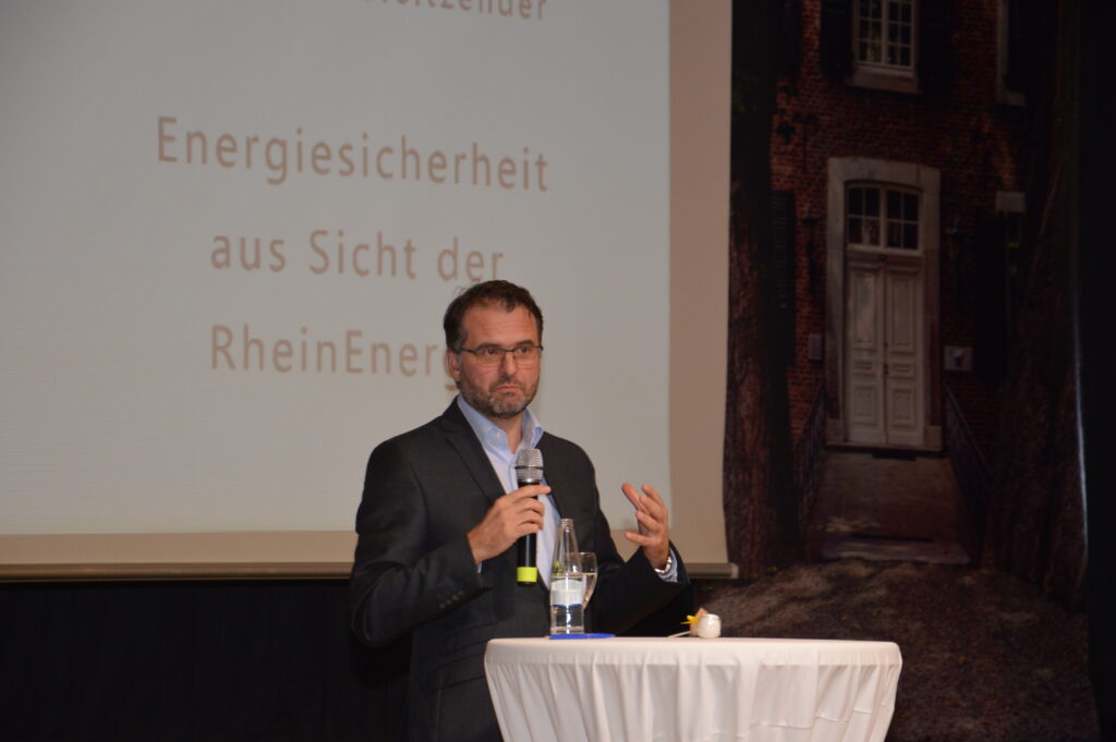 Gastredner Andreas Feicht, Vorstandsvorsitzender der RheinEnergie, sprach zum Thema „Energiesicherheit“.