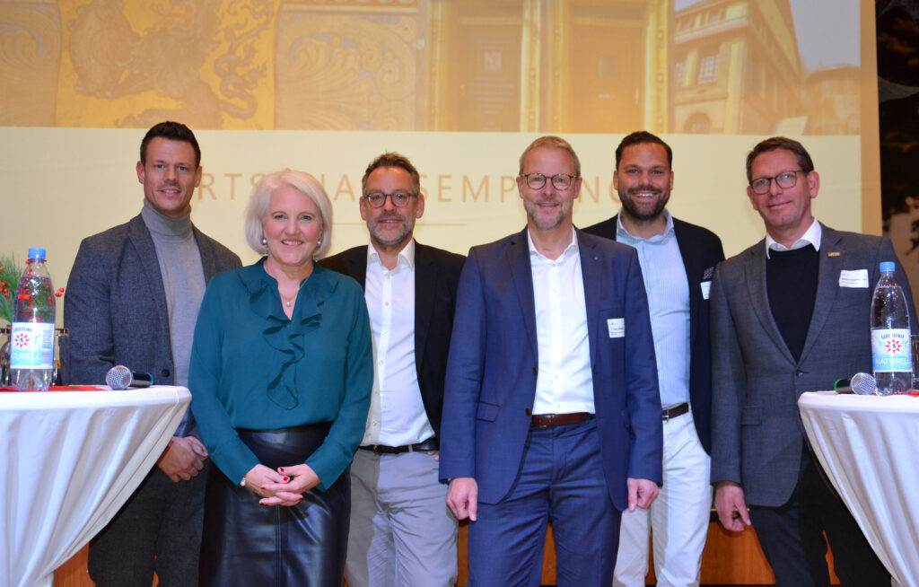 Der IFU-Vorsitzende Ingo Arlinghaus (Mitte) und seine Vorstandskollegen (v.l.) Francesco Calio, Michaela Schmitz, Marc-Steffen Bonte, Kevin Krukau und Stephan Nagelschmitz. Foto: Lars Kindermann
